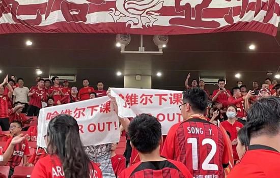 谈2023年“这一年我在个人层面上很好，渴望为团队取得重要的成就，我仍然在努力工作，努力保持最佳状态，努力在场上场下帮助球队。